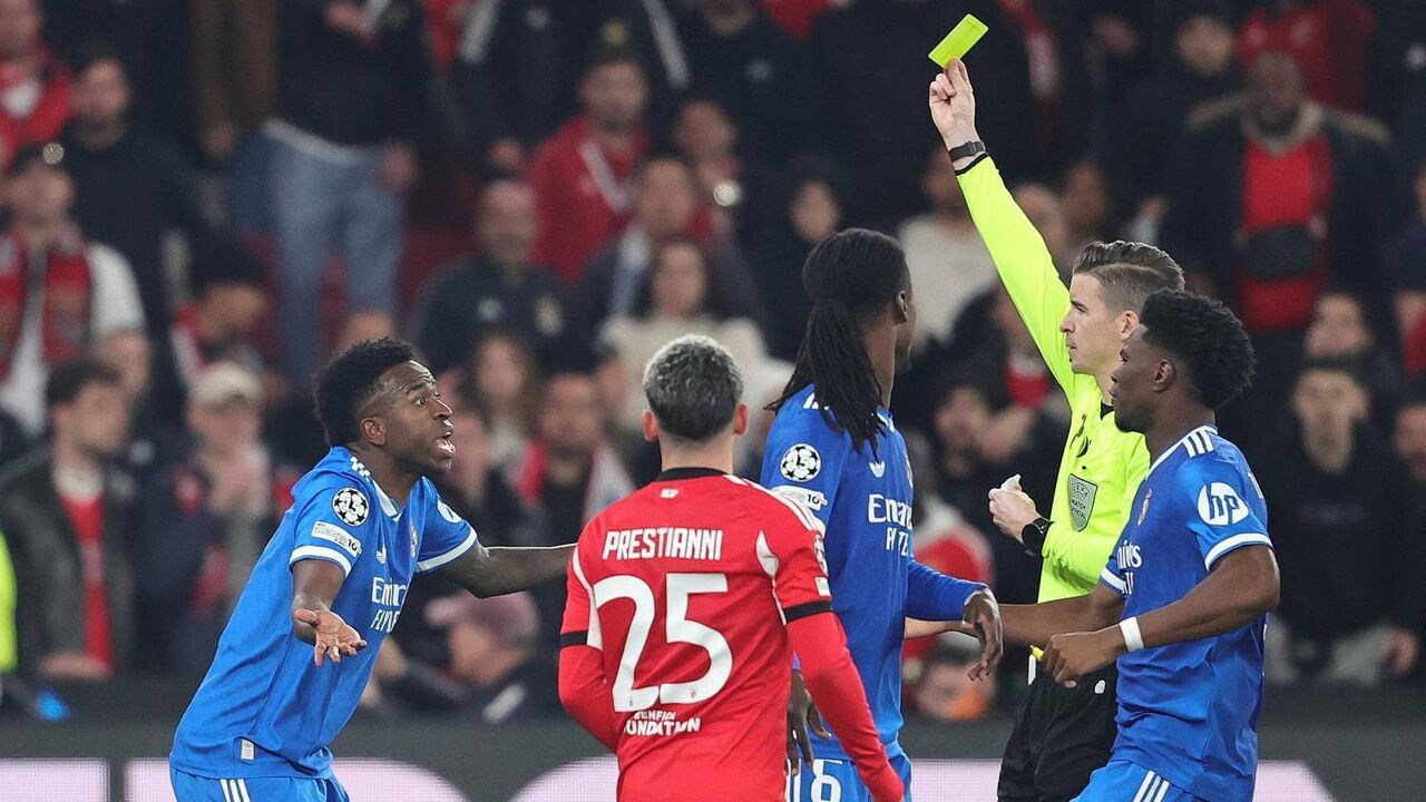 Vinícius levou cartão amarelo após provocar adeptos do Benfica