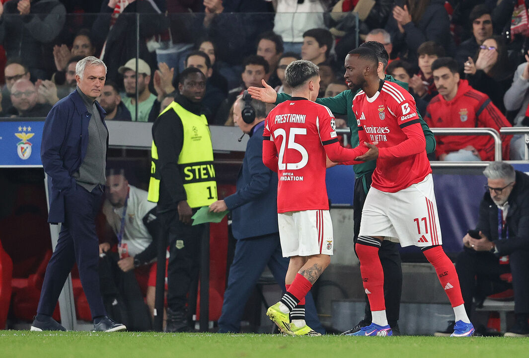 Prestianni no momento em que é substituído por Lukebakio