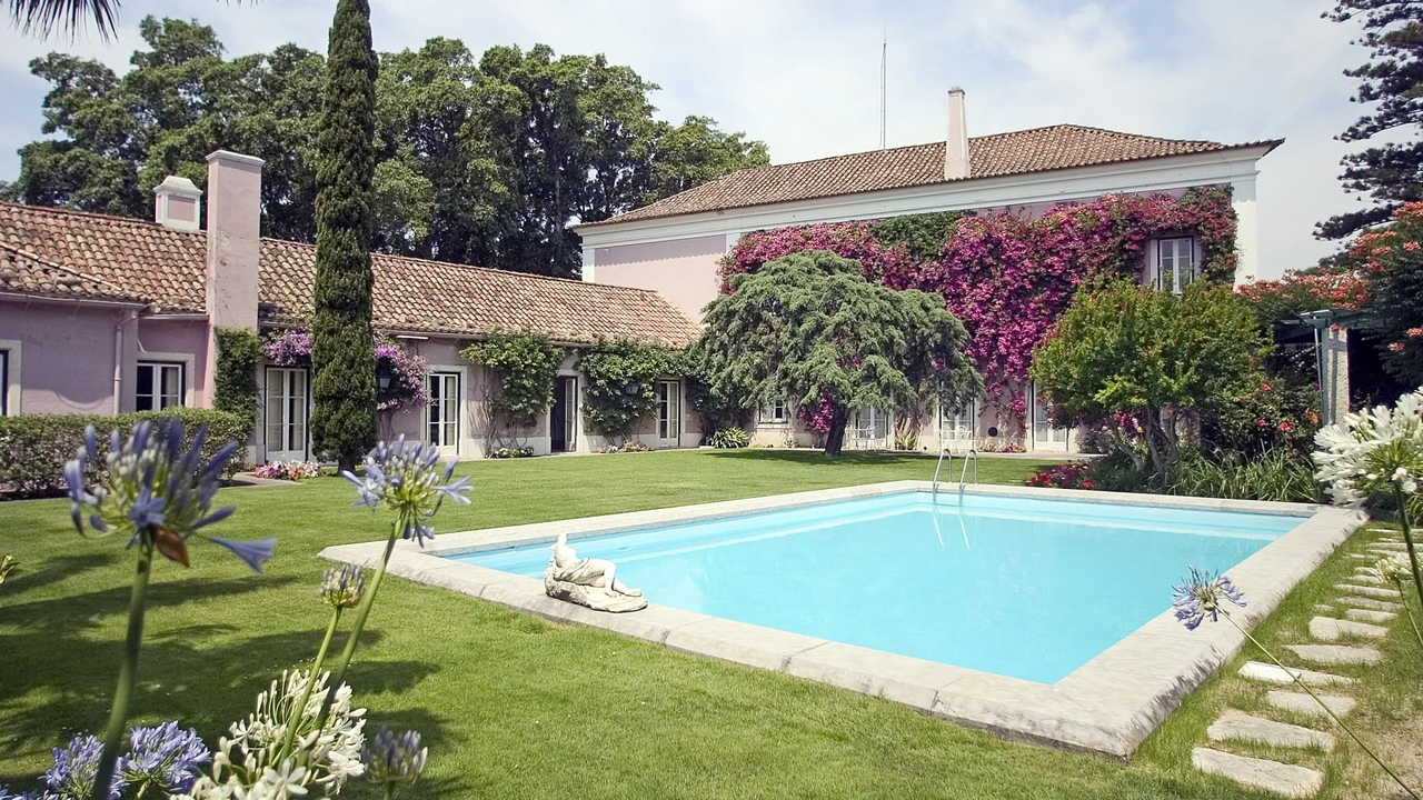 O Jardim da Arrábida tem piscina e é a zona mais reservada do palácio de Belém. Foi renovado em 1981