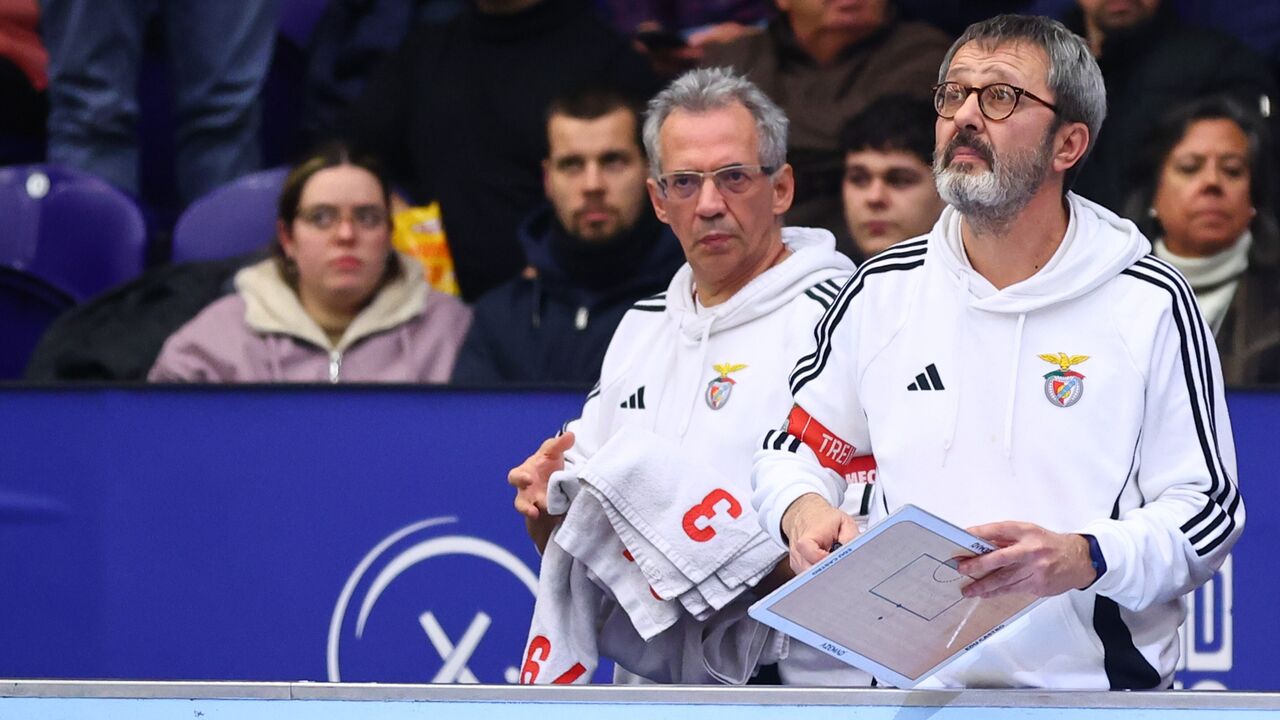 Eduard Castro destaca invencibilidade do Benfica após empate com FC Porto.
