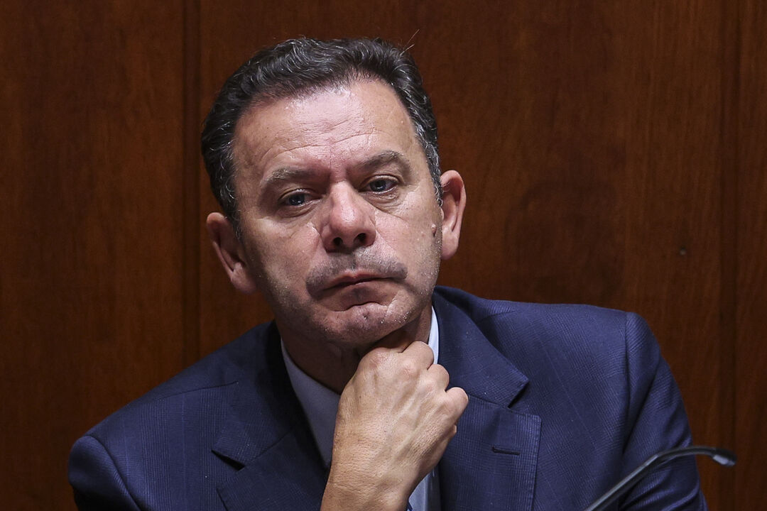 Montenegro debate mau tempo no parlamento após demissão no MAI