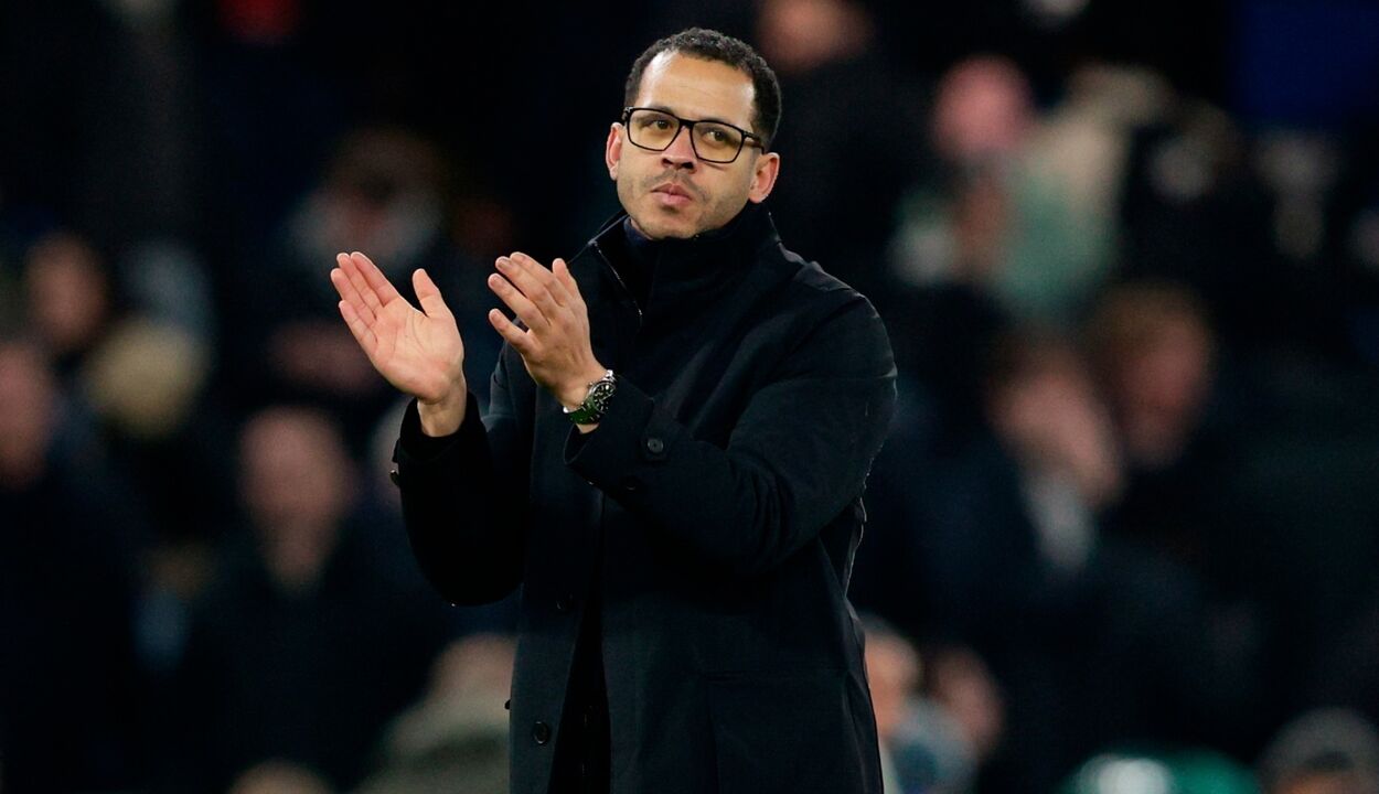 Rosenior comenta preocupação do Chelsea com a saúde dos jogadores