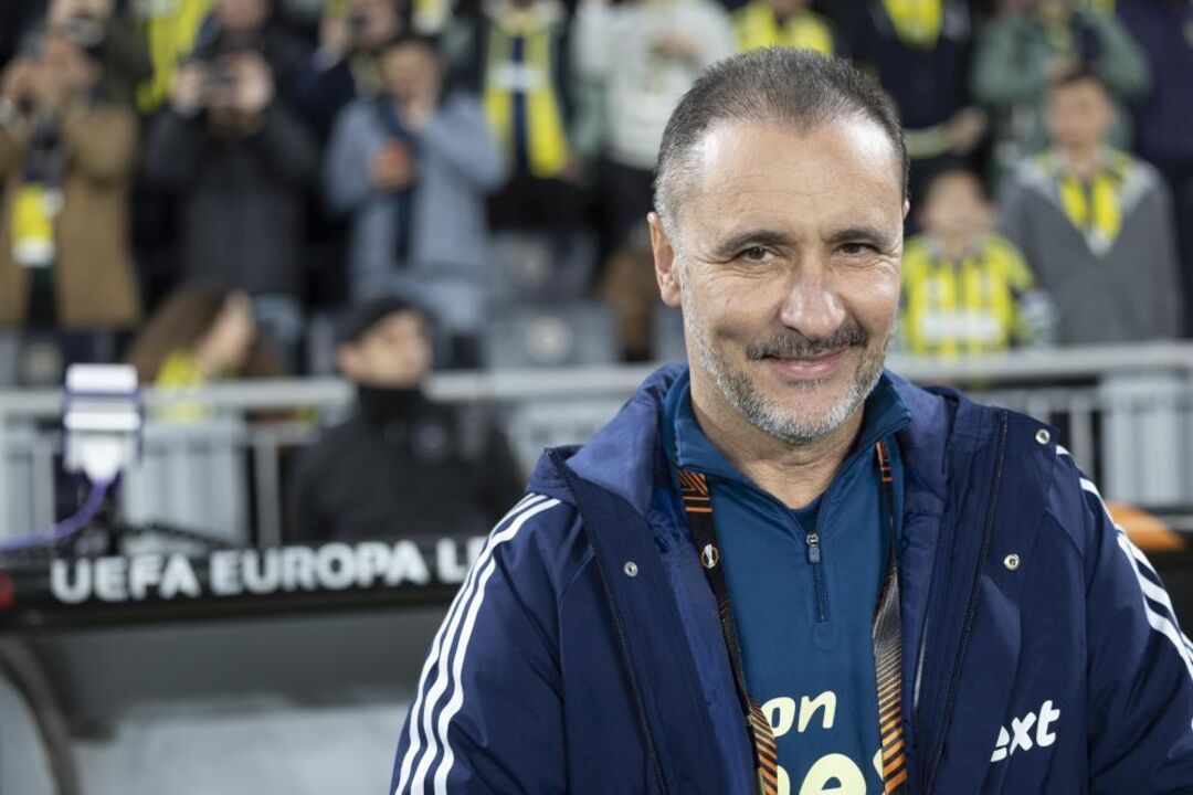 Vítor Pereira entrou a ganhar pelo Nottingham Forest