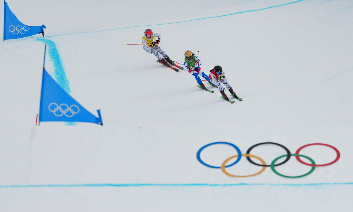 Atletas competem nos Jogos Olímpicos de Inverno com energia limpa em Itália