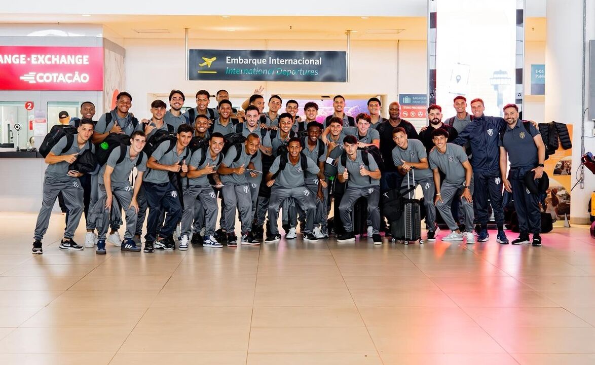 Equipa de futebol viaja para compromisso internacional