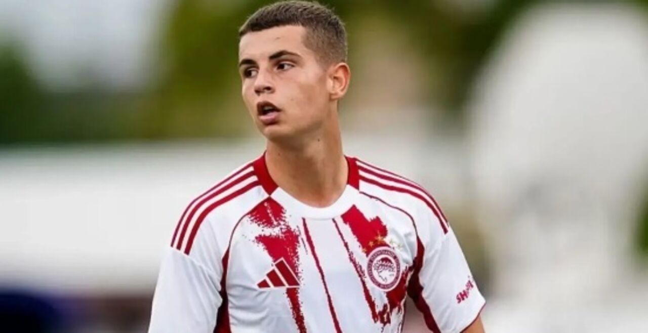 Paris SG observa Mouzakitis, médio grego de 19 anos