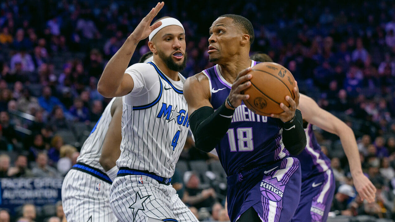 Russell Westbrook (à direita)