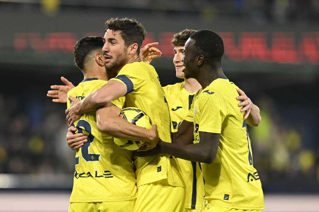 Villarreal apanha susto mas vence