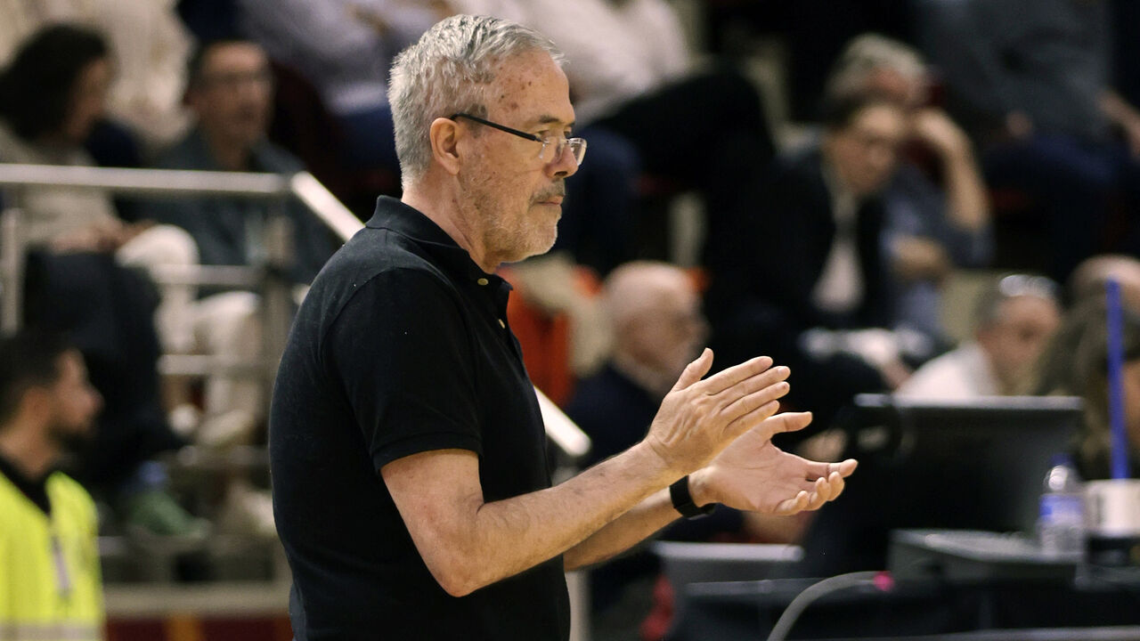Luís Magalhães orgulhoso com a equipa na conquista da Taça de Portugal de basquetebol