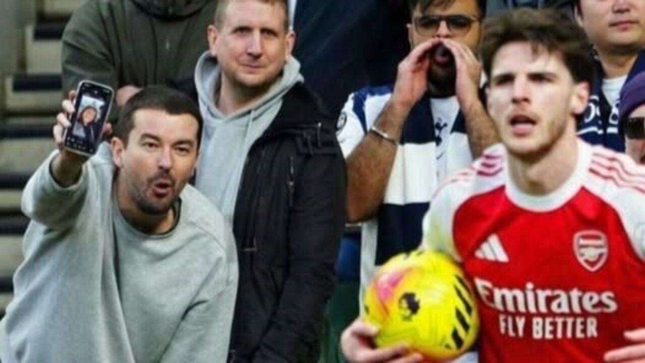 O momento da polémica entre Rice e um adepto do Tottenham