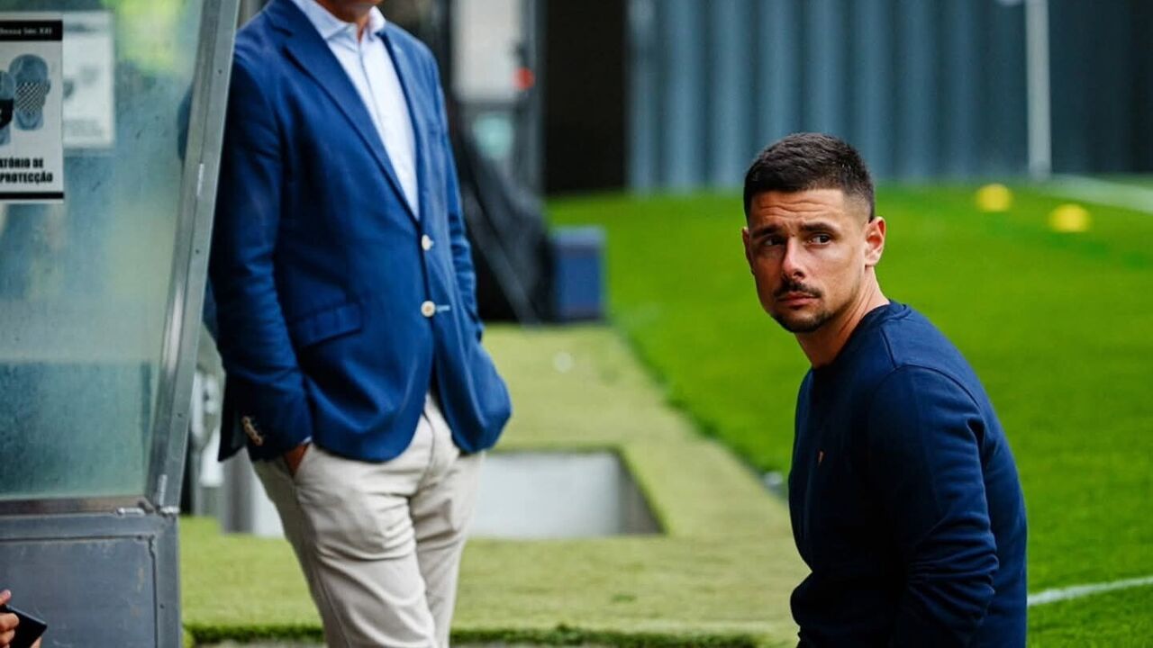Pedro Ribeiro destaca versatilidade do atacante canarinho