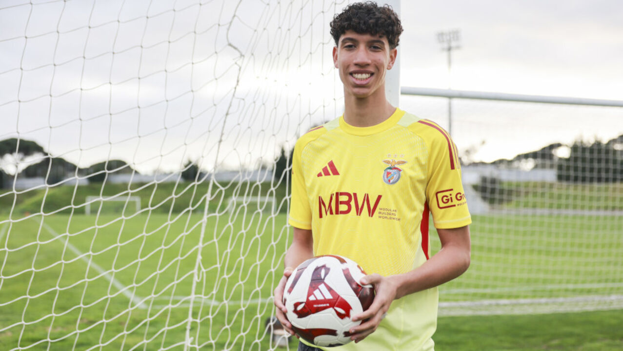 Luiz Guedes, guarda-redes de 16 anos, assina pelo Benfica após passagem no Sporting