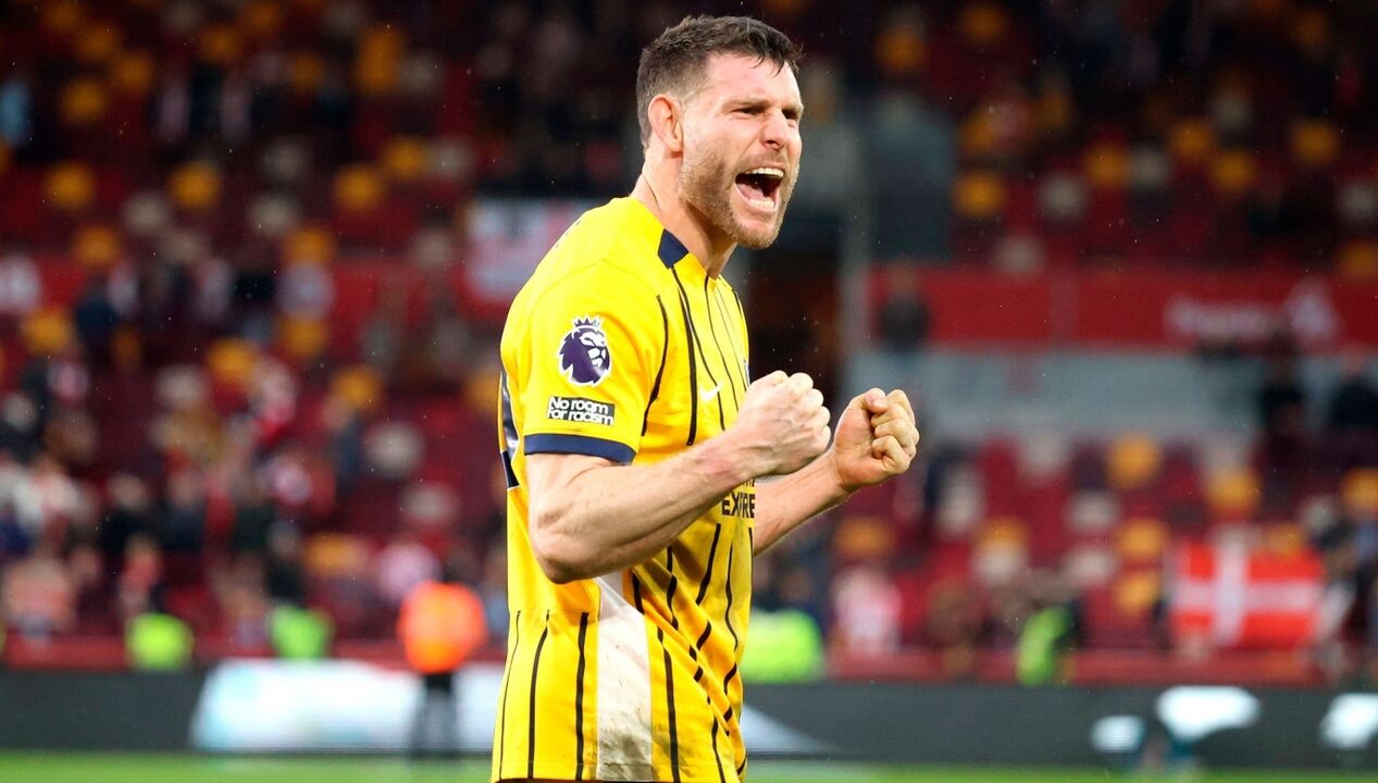 James Milner celebra um marco histórico na Premier League.
