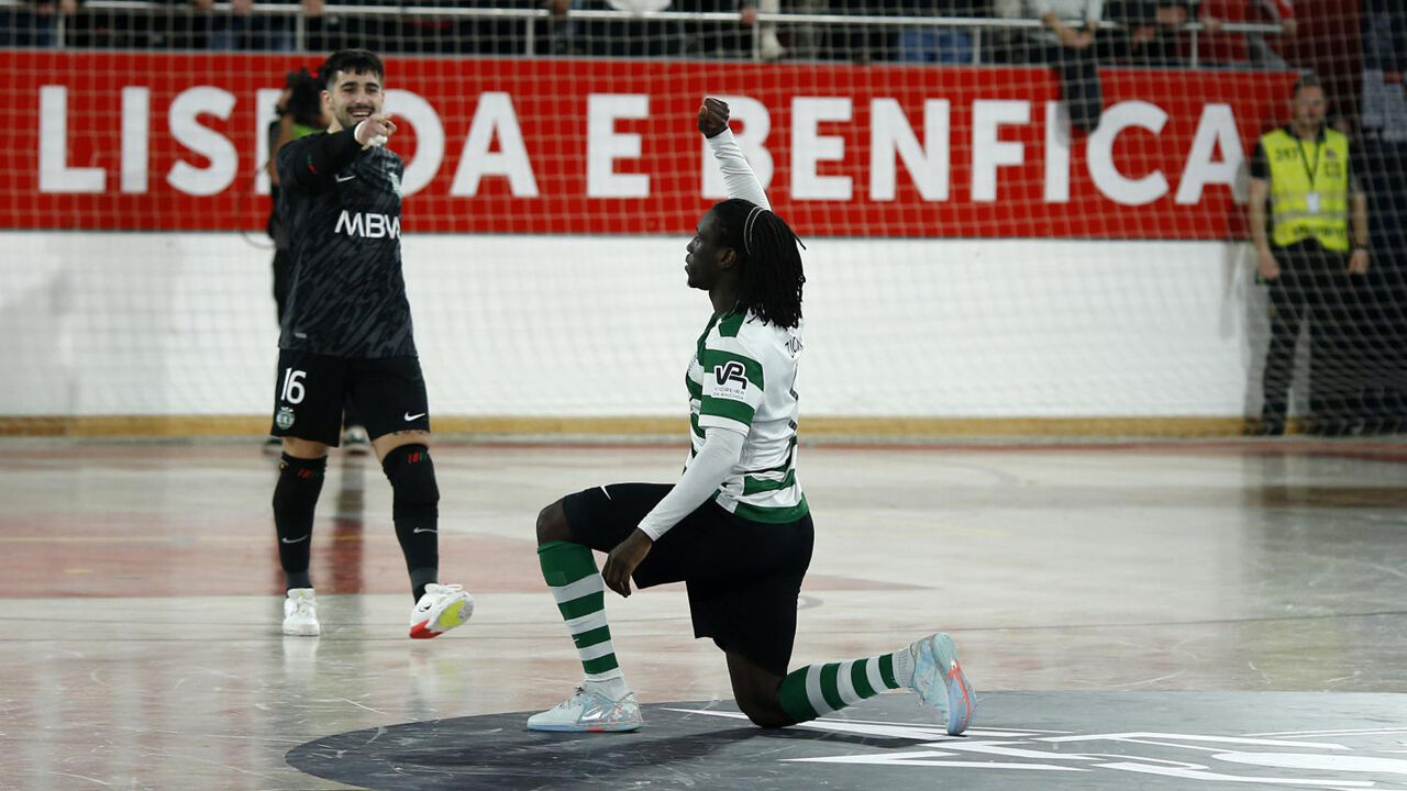 Zicky Té marcou no Benfica-Sporting em futsal e fez o gesto antirracismo