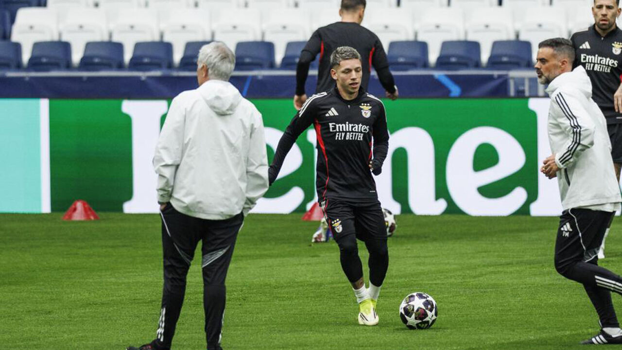 Gianluca Prestianni viajou com a comitiva do Benfica para Madrid