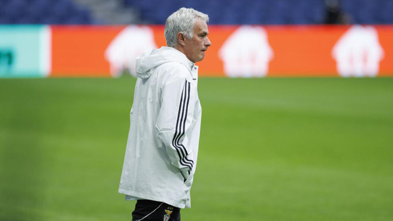 José Mourinho seguiu com a comitiva do Benfica para o Santiago Bernabéu