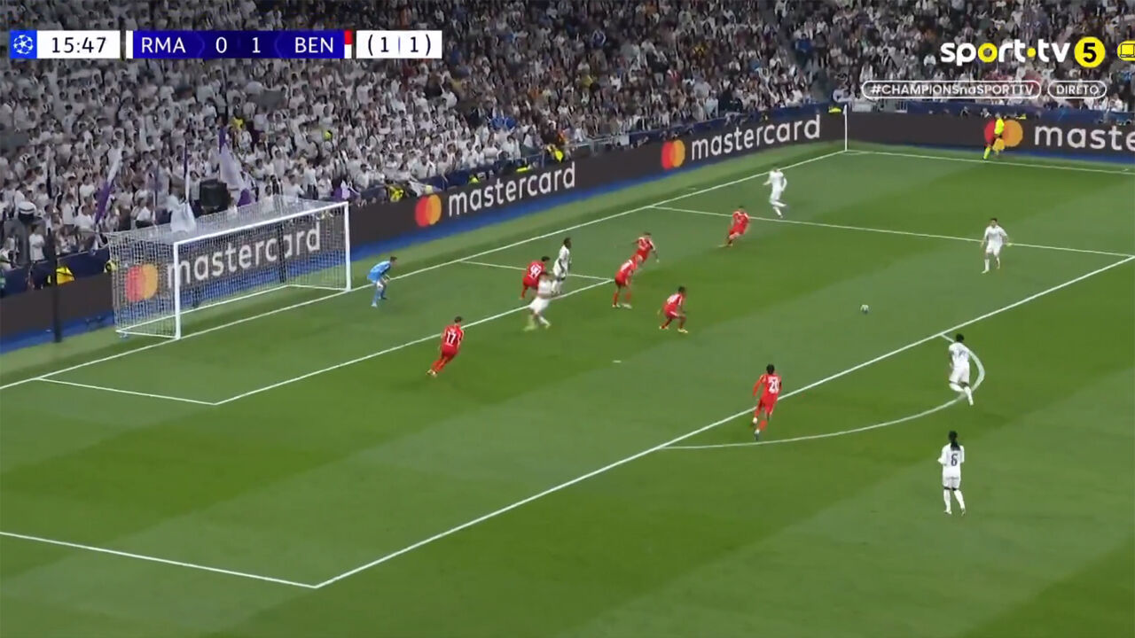 O momento em que Tchouaméni faz o 1-1 no Bernabéu