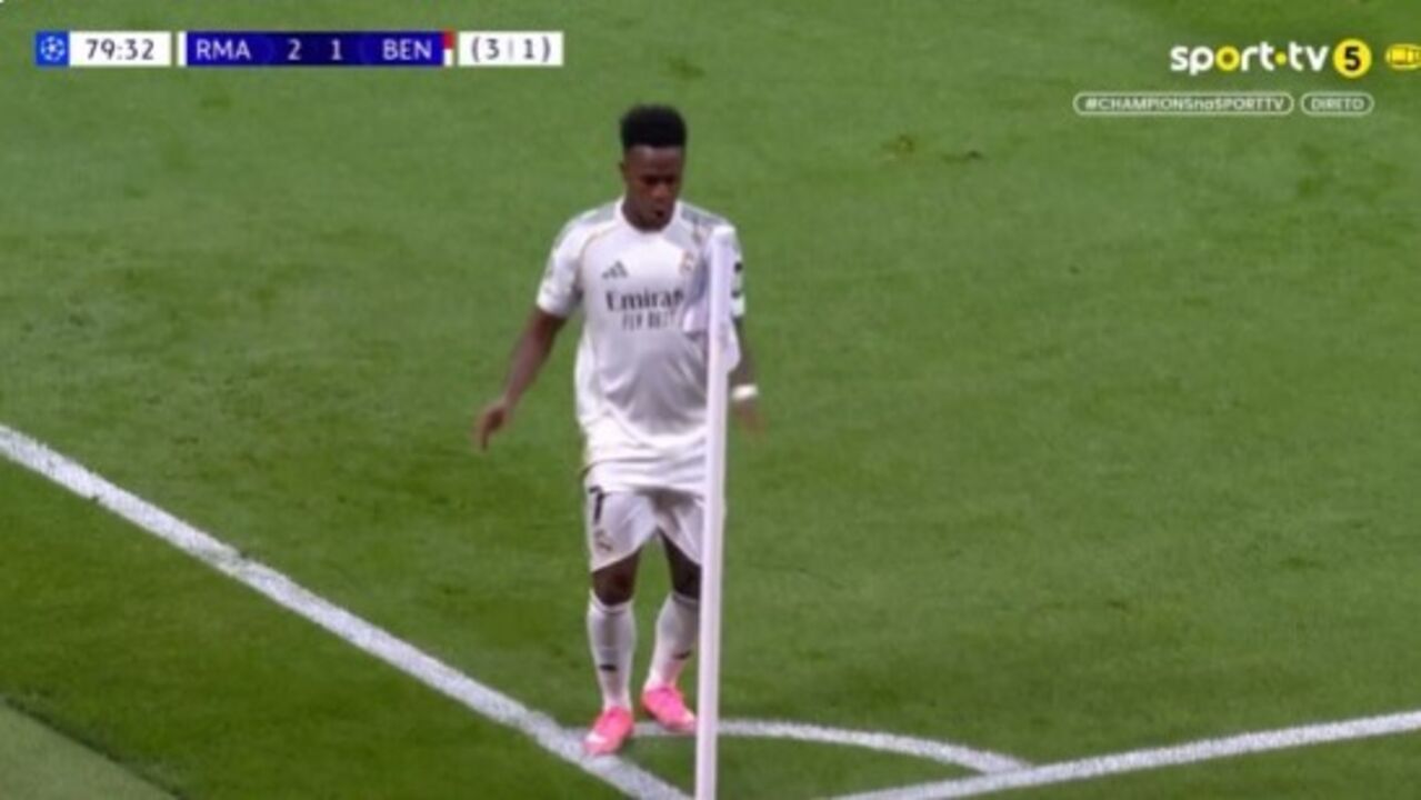A celebração de Vinícius no Real Madrid-Benfica