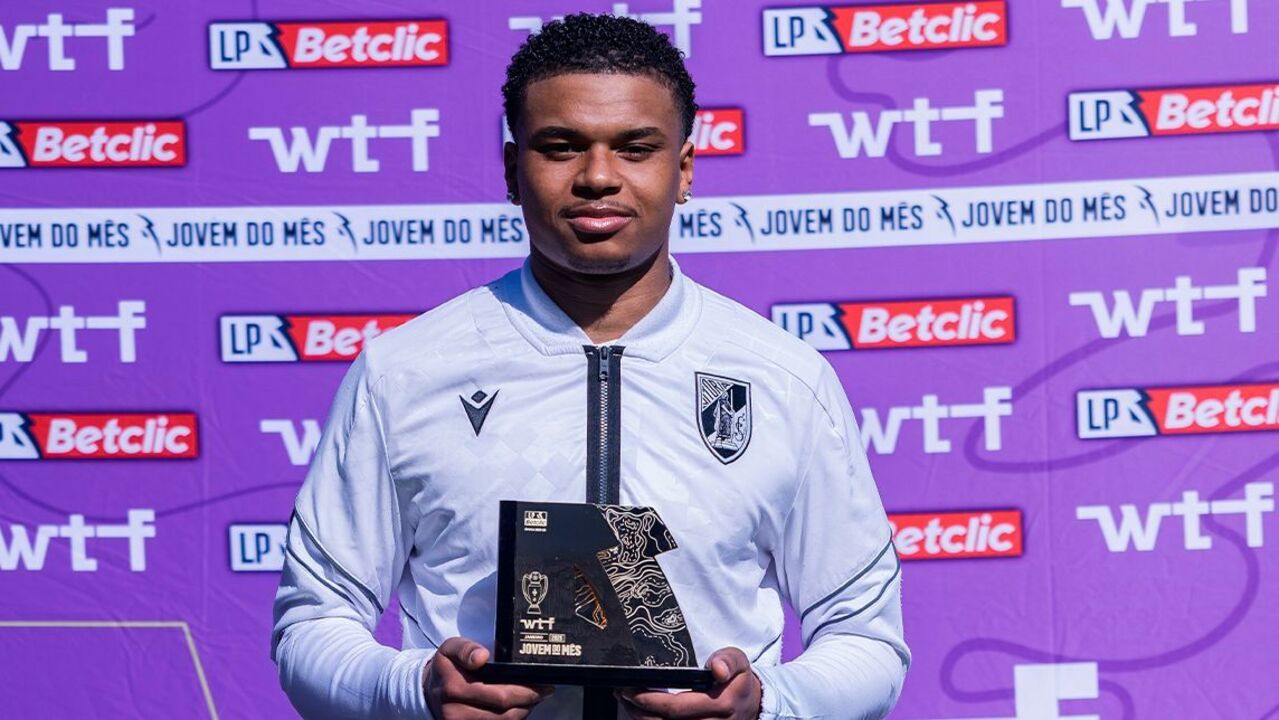 Saviolo recebe prémio da Liga