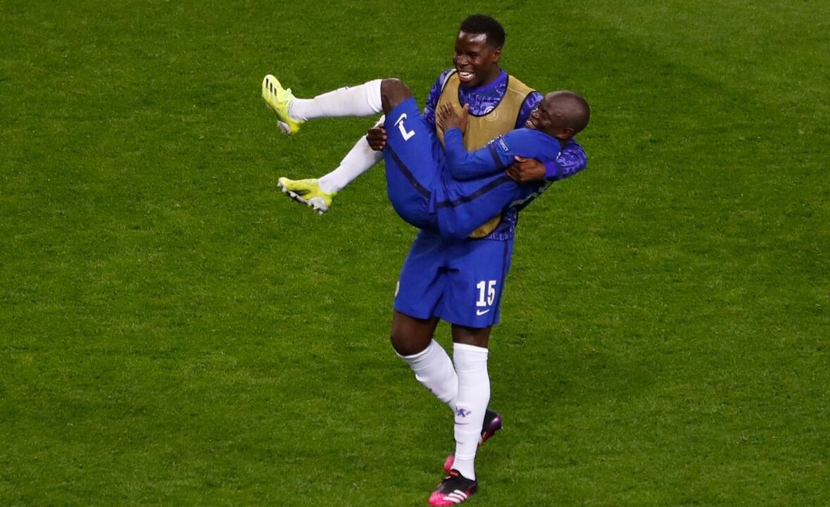 Zouma a caminho dos Emirados Árabes Unidos após saída do Cluj