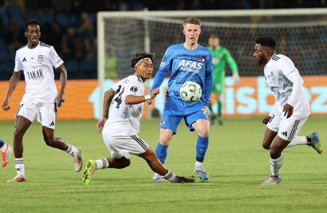 AZ Alkmaar contra o Noah