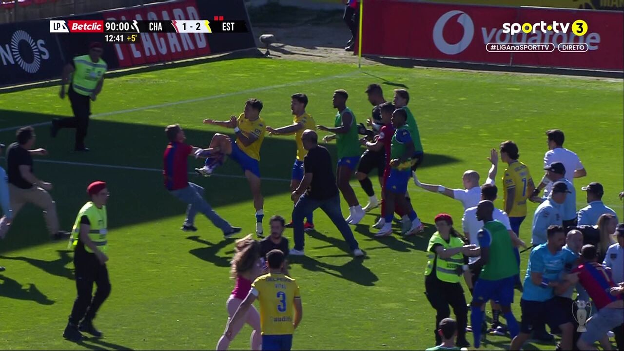 Jogo da 30.ª jornada marcado por uma invasão de campo, além de agressões