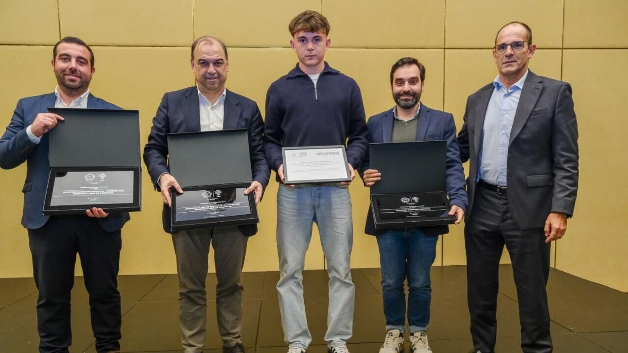 Sporting CP recebe distinção de entidade formadora 5 estrelas em futebol e futsal
