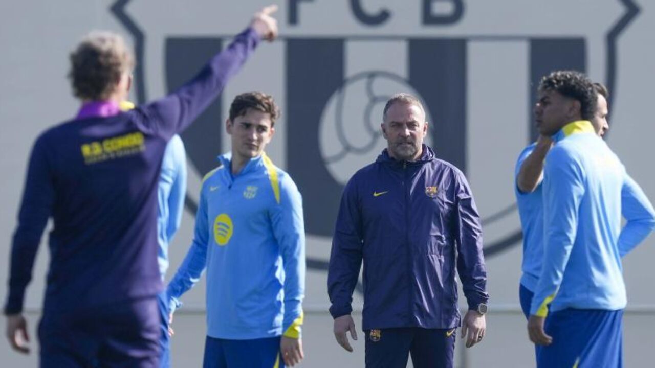 Hansi Flick no treino do Barcelona