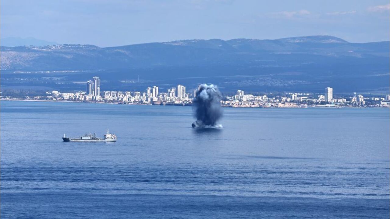 Míssil iraniano cai no Mediterrâneo em Haifa, Israel