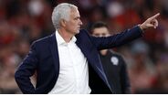 José Mourinho estará no banco de suplentes do Benfica frente ao Real Madrid