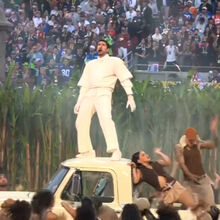 <![CDATA[ Mais imagens do show de que todos falam: a atuação de Bad Bunny no intervalo do Super Bowl ]]>