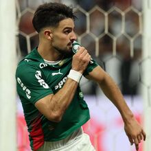 <![CDATA[ Palmeiras vence dérbi com o Corinthians com um golo de Flaco López na reta final ]]>