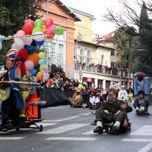 <![CDATA[ Banheiras, iates ou foguetões: esta é a corrida de karts mais louca da Croácia  ]]>