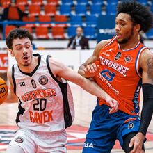 <![CDATA[ Gustavo Teixeira em grande na vitória da Ovarense sobre a Oliveirense: «São momentos especiais, em que tudo corre bem» ]]>