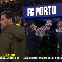 <![CDATA[ Adeptos do FC Porto atiram camisolas do Atlético Madrid à cara de Hjulmand ]]>