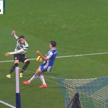 <![CDATA[ O penálti que permitiu ao Sporting empatar no Dragão aos 90'+10: mão de Moura e Suárez a marcar na recarga ]]>