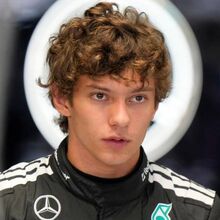 <![CDATA[ Kimi Antonelli escapa ileso a acidente de carro  ]]>