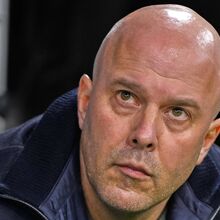 <![CDATA[ Arne Slot fala em época mais difícil da carreira ao leme do Liverpool: «De longe...» ]]>