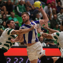 <![CDATA[ Andebolista Linus Persson operado e com fim de época prematuro no FC Porto ]]>