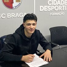 <![CDATA[ André Tiago renova contrato com o Sp. Braga ]]>