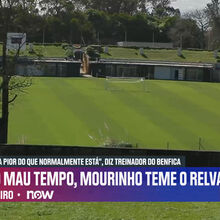 <![CDATA[ Mourinho queixa-se do relvado do estádio do Santa Clara: Now mostra como está o palco do jogo com o Benfica ]]>