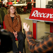 <![CDATA[ Kika Veselko e os sacrifícios para chegar ao Circuito Mundial de surf: «Não é só agarrar a prancha e ir para a água» ]]>