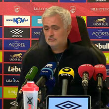 <![CDATA[ Mourinho do apelo ao Governo Regional dos Açores e aos penáltis por marcar: um "gigante" e outro "pelo menos grandalhão" ]]>