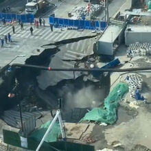 <![CDATA[ Cratera gigante abre em Xangai e engole parte de estrada  ]]>