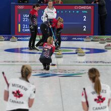 <![CDATA[ Estados Unidos vence rival Canadá no curling pela primeira vez em Jogos Olímpicos ]]>