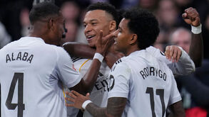 Mbappé celebra com Alaba e Rodrygo