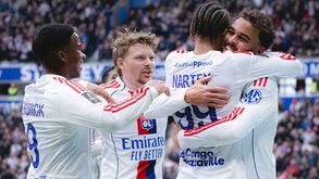 Jogadores do Lyon a celebrar 