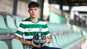 Pablo Valerón de leão ao peito