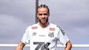 Brahimi representava o Santos, do Brasil