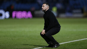 Francesco Farioli reage durante o Casa Pia-FC Porto